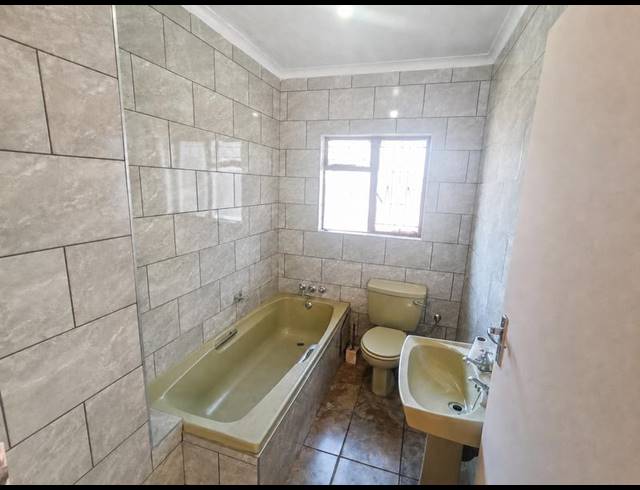 4 BEDROOM PROPERTY TO RENT IN DERSLEY